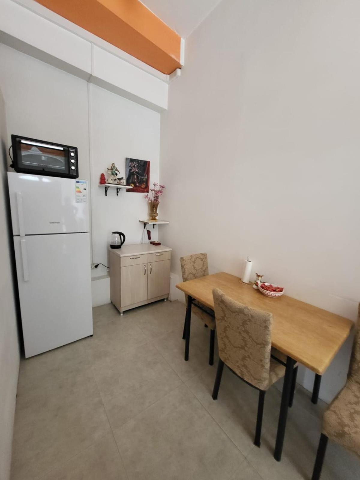 טביליסי Hostel Near The Square מראה חיצוני תמונה